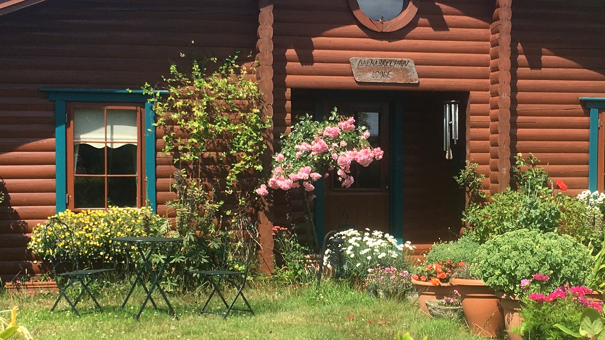 Balnabrechan Lodge entrance with roses and patio