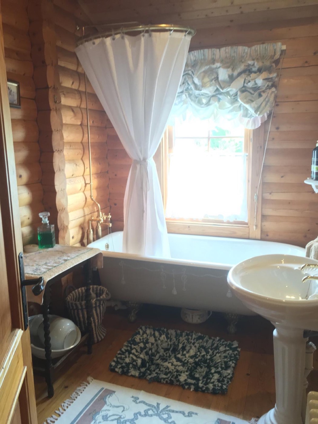 Clawfoot bath in the ensuite